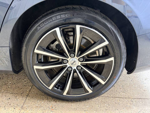 2024 Volvo S60 Recharge T8 Core Dark Theme