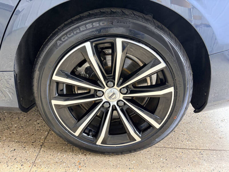 2024 Volvo S60 Recharge T8 Core Dark Theme