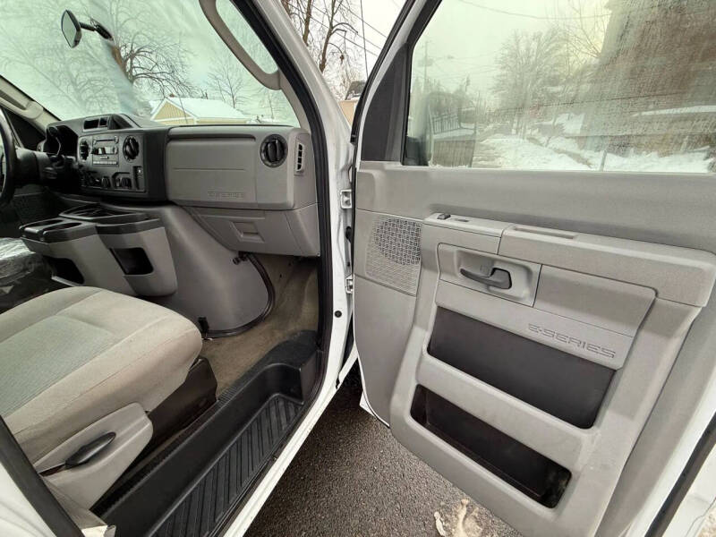 2013 Ford E-Series E-350 SD XLT