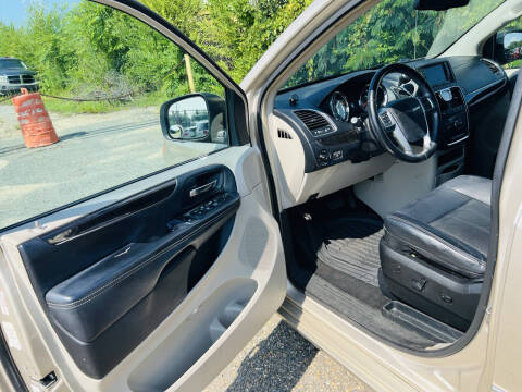 2012 Chrysler Town and Country Touring