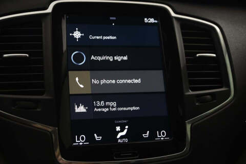 2022 Volvo XC90 T6 Momentum 7-Passenger