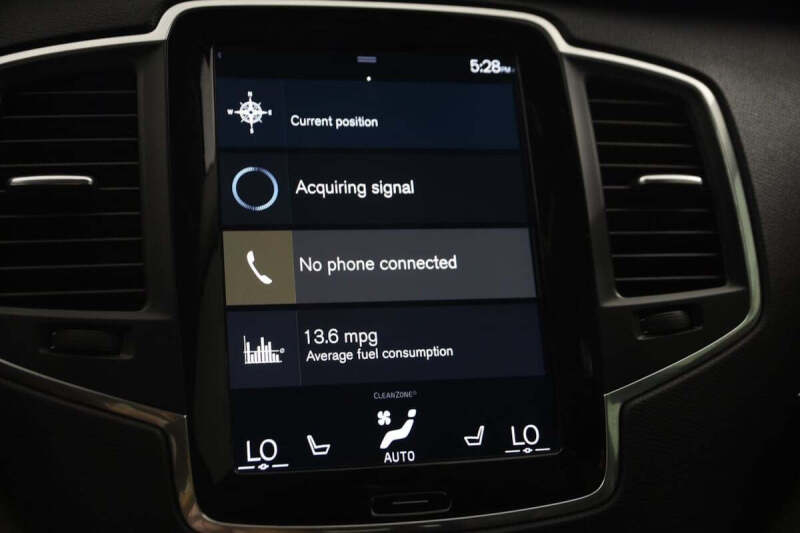 2022 Volvo XC90 T6 Momentum 7-Passenger