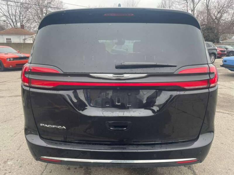 2025 Chrysler Pacifica Select