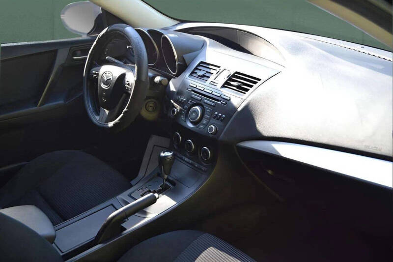 2013 Mazda MAZDA3 i Touring