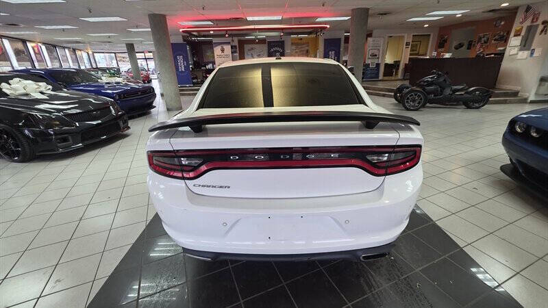 2016 Dodge Charger SE