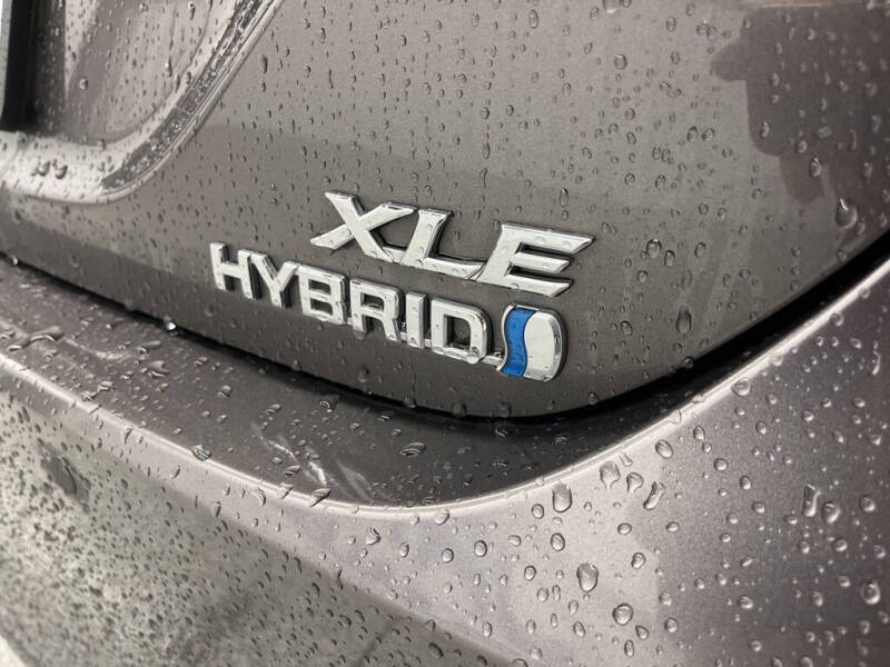 2018 Toyota Camry Hybrid XLE