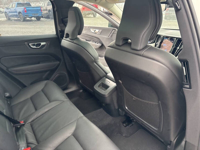 2025 Volvo XC60 B5 Plus Dark Theme