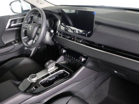 2026 Mitsubishi Outlander ES