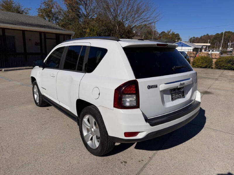 2015 Jeep Compass Sport photo 4