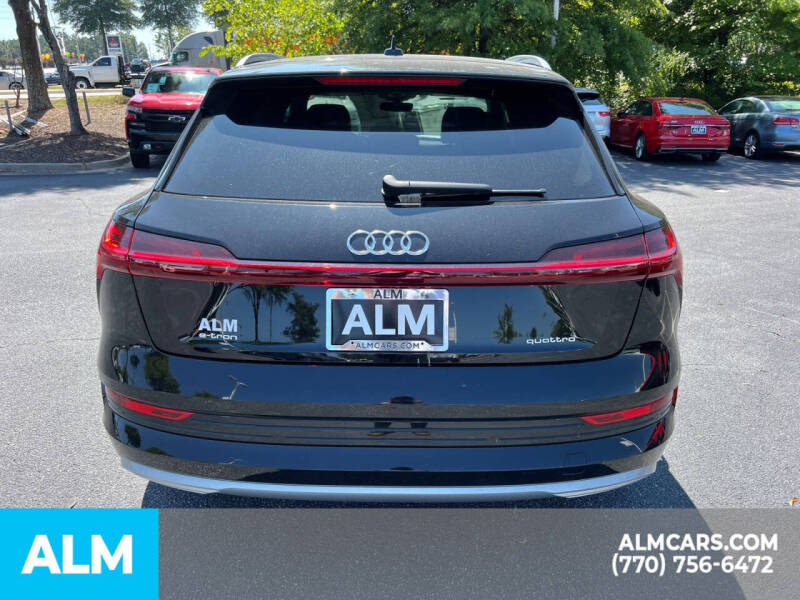 2022 Audi e-tron quattro Premium Plus