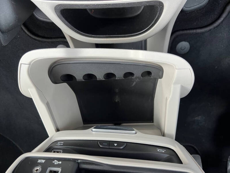 2017 Chrysler Pacifica Touring-L Plus