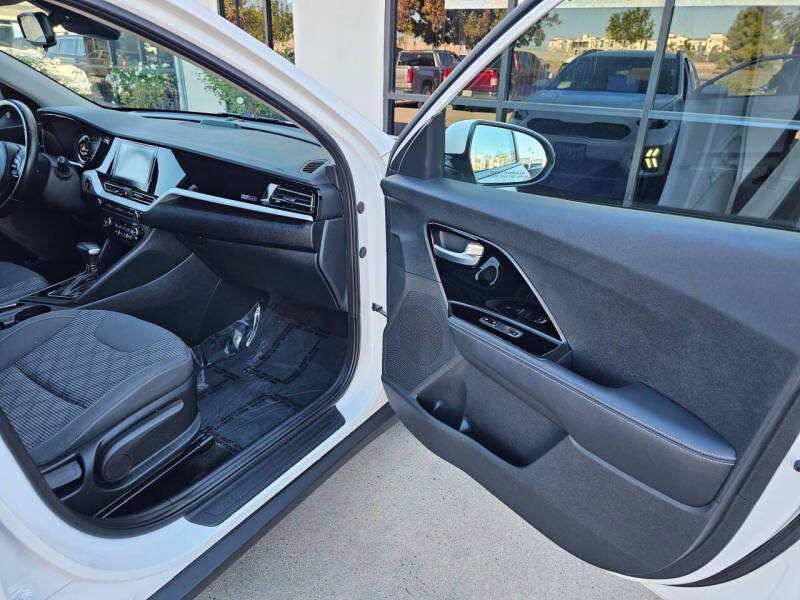 2022 Kia Niro Plug-In Hybrid LXS