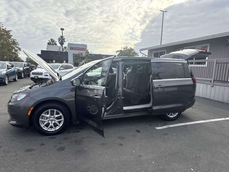 2017 Chrysler Pacifica Touring