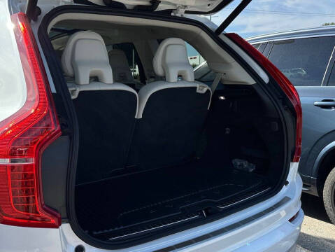2022 Volvo XC90 T6 Momentum 7-Passenger