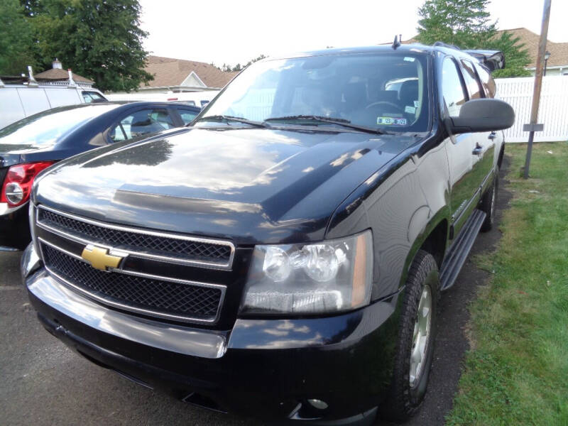 2012 Chevrolet Suburban LT photo 2