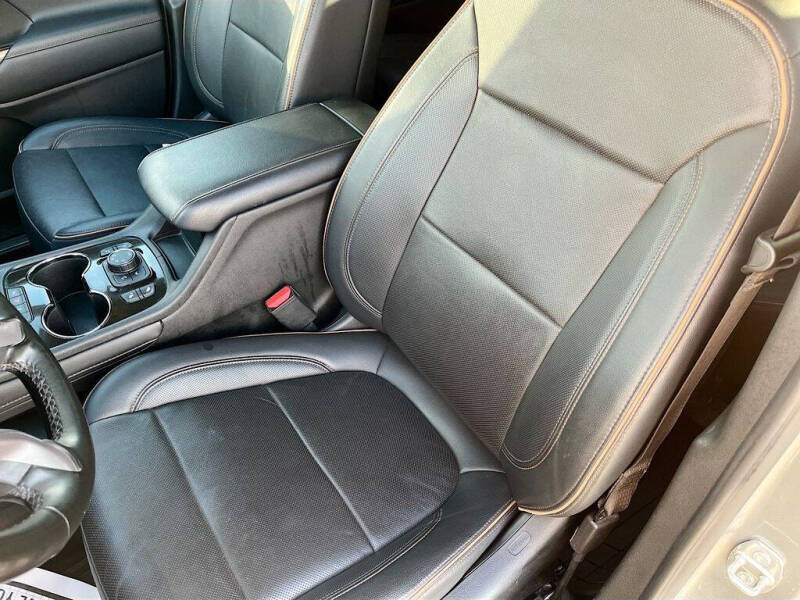 2023 GMC Acadia AT4