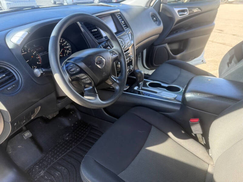 2019 Nissan Pathfinder SV