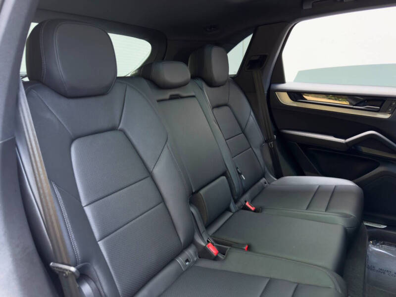 2024 Porsche Cayenne S