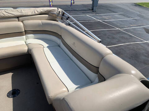 2000 Sun Tracker Party Barge 22 DLX