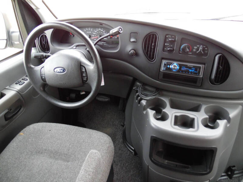 2004 Ford E-Series E-250