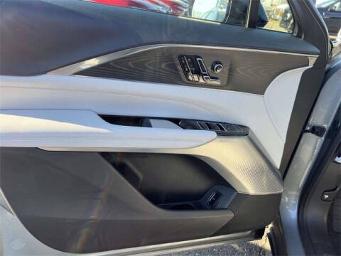 2024 Cadillac LYRIQ Luxury 2