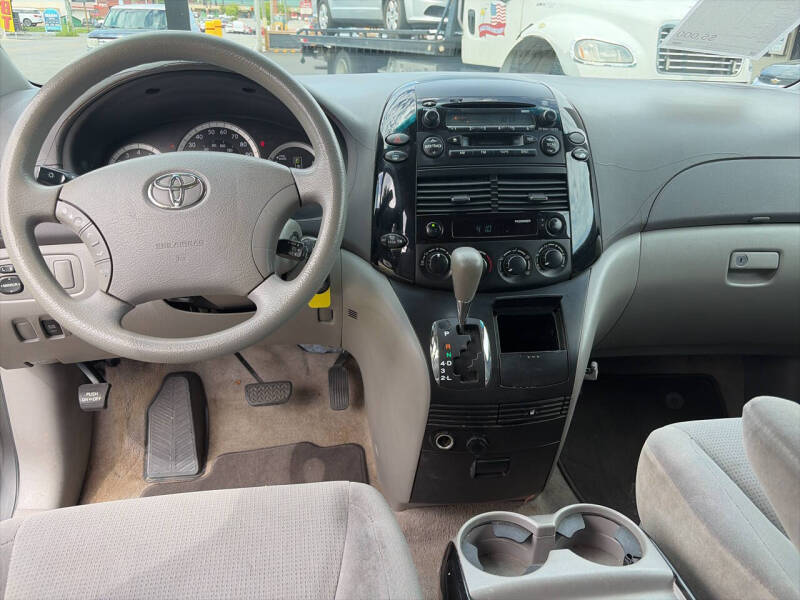 2005 Toyota Sienna CE 8 Passenger
