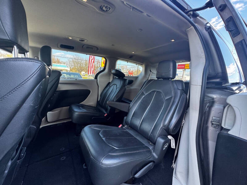 2017 Chrysler Pacifica Touring-L Plus