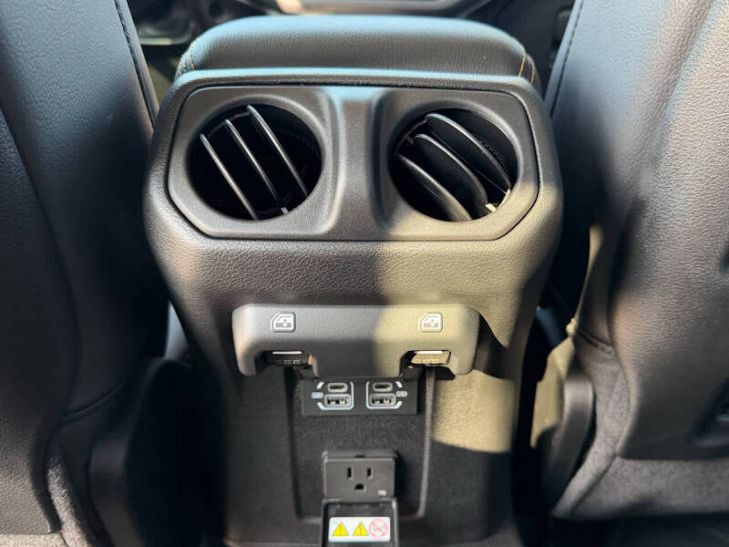 2025 Jeep Gladiator High Tide