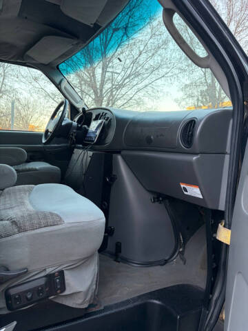 2004 Ford E-Series E-350 SD