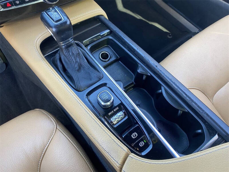 2018 Volvo XC90 T6 Momentum