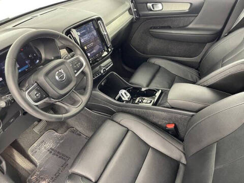 2024 Volvo XC40 B5 Plus Bright Theme