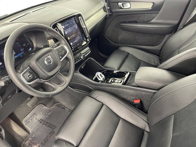 2024 Volvo XC40 B5 Plus Bright Theme