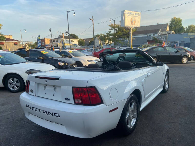 2004 Ford Mustang Deluxe