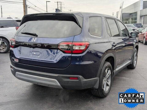 2023 Honda Pilot EX-L w/Rear Captain's Chairs