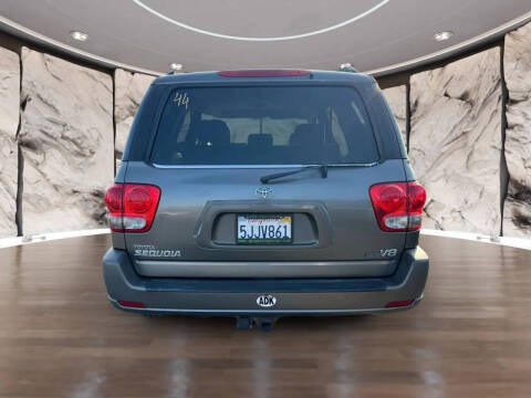 2005 Toyota Sequoia SR5
