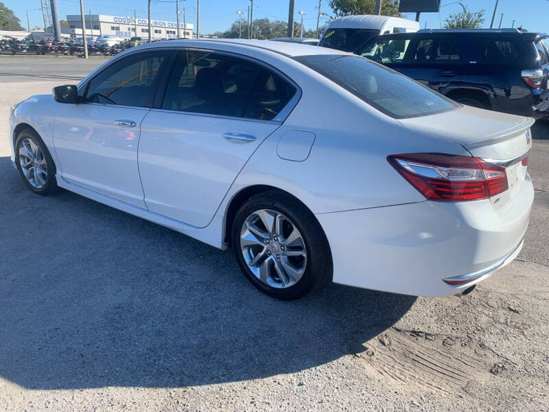 2017 Honda Accord Sport SE photo 5