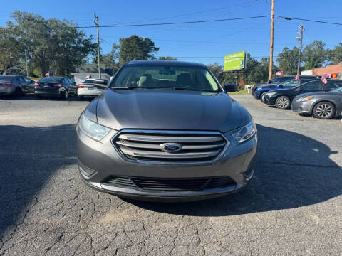 2014 Ford Taurus SE