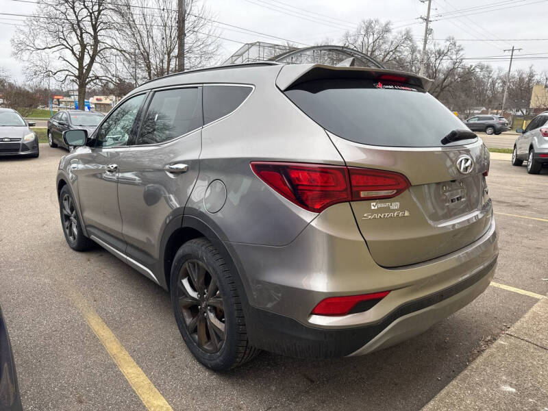 2017 Hyundai Santa Fe Sport 2.0T photo 2