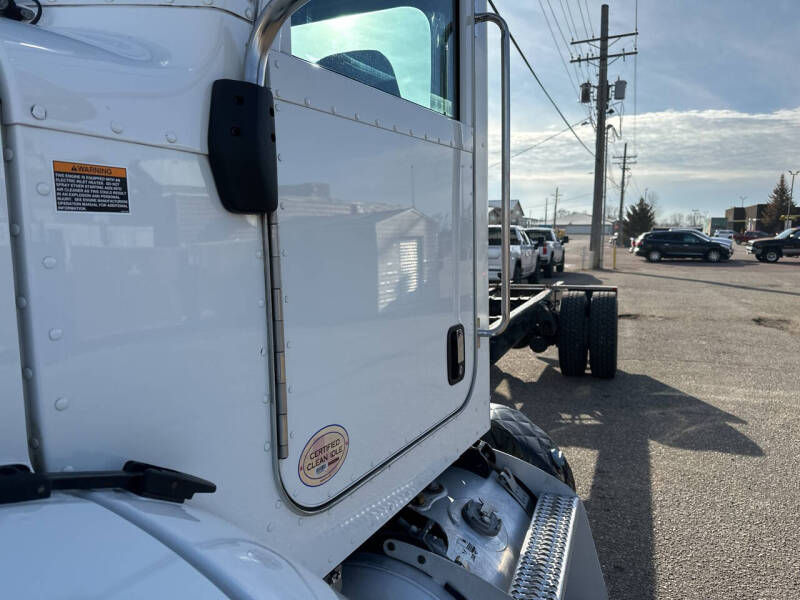2020 Peterbilt 337