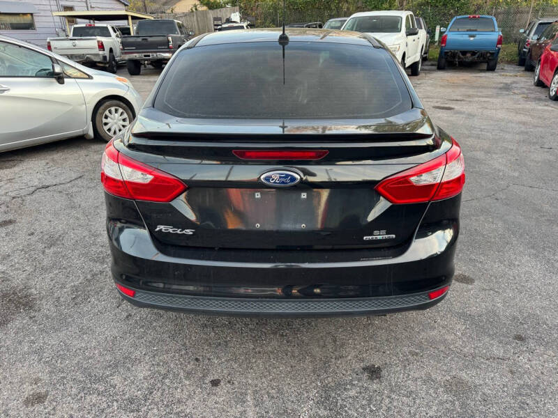 2014 Ford Focus SE photo 6