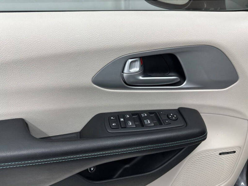 2018 Chrysler Pacifica Hybrid Limited
