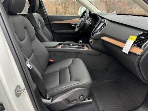 2025 Volvo XC90 T8 Plus Bright Theme 7P