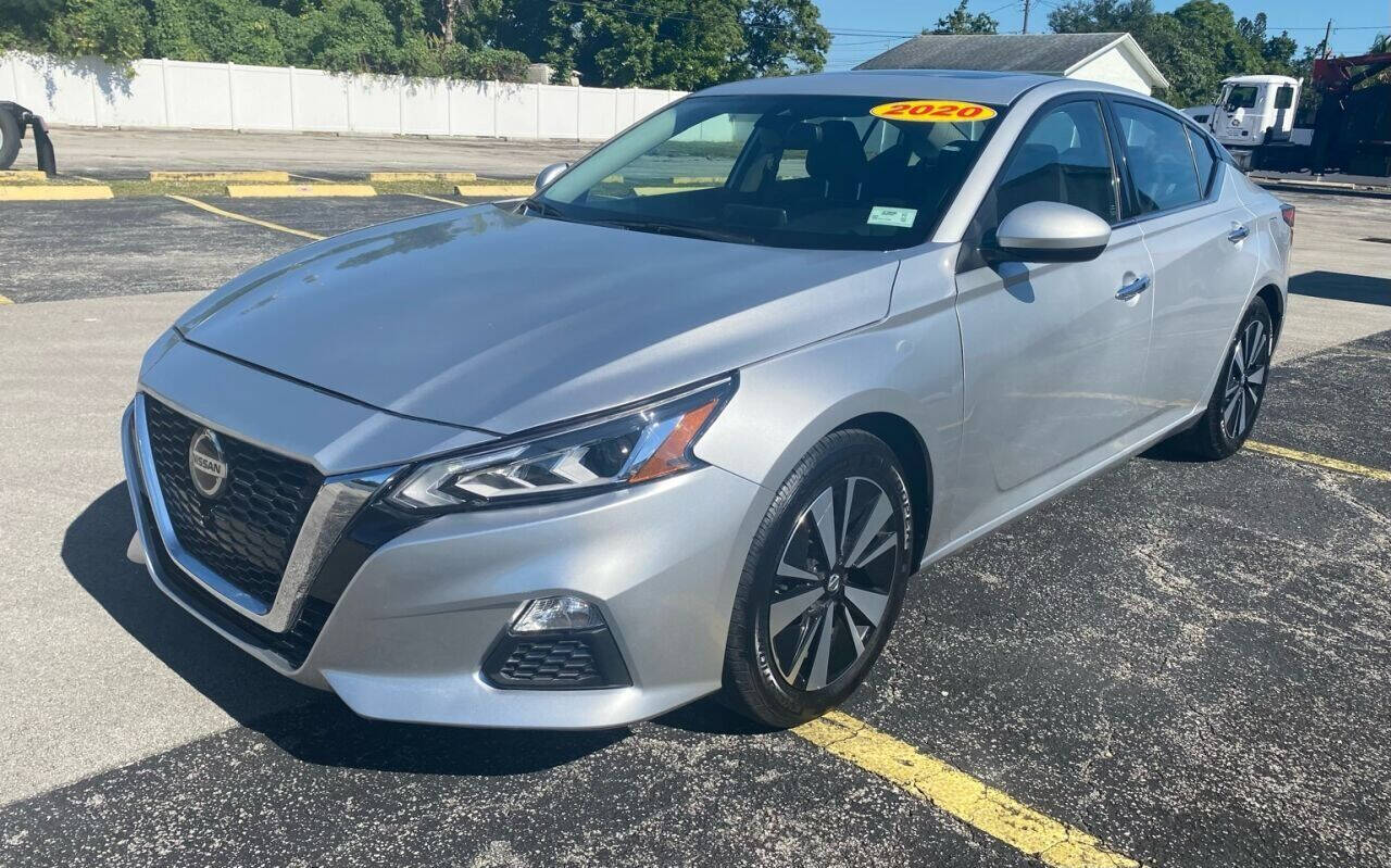 2020 NISSAN Altima Sedan - $17,950