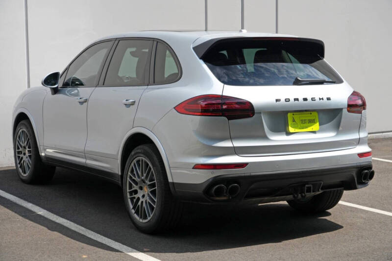 2017 Porsche Cayenne Platinum Edition