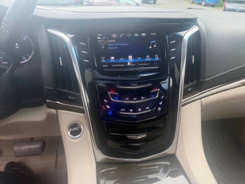 2018 Cadillac Escalade Luxury