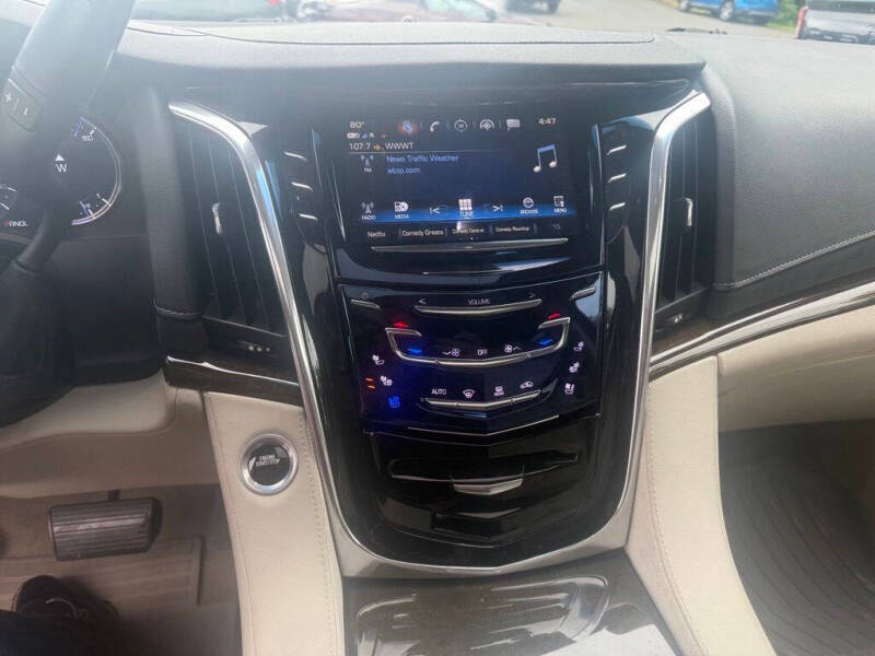 2018 Cadillac Escalade Luxury