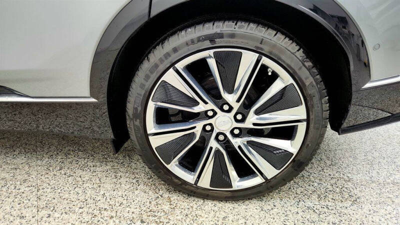 2024 Cadillac LYRIQ Luxury 3