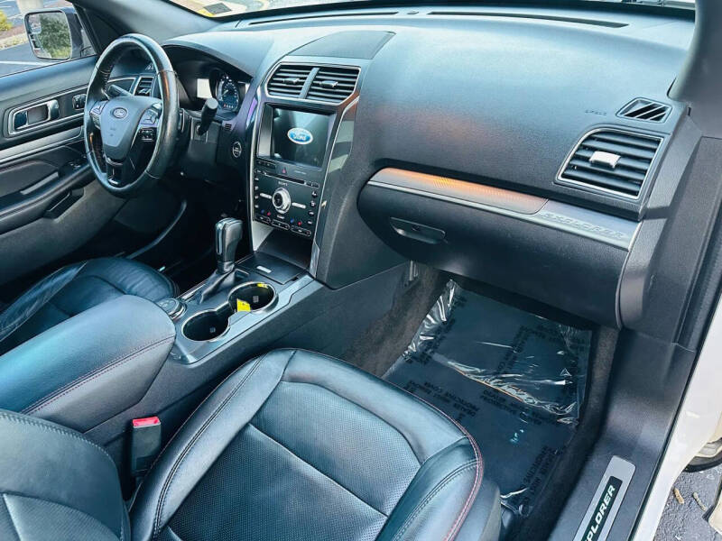 2017 Ford Explorer Sport