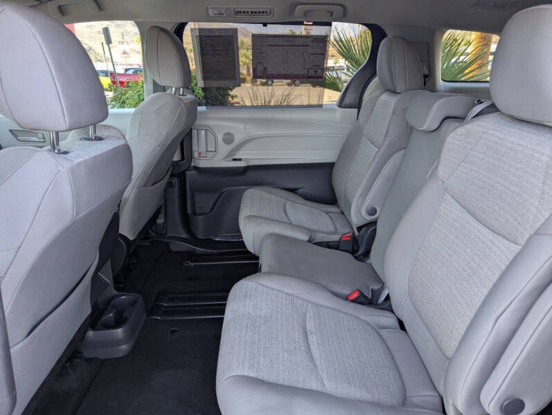 2023 Toyota Sienna LE 8-Passenger