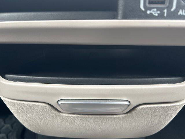 2024 Chrysler Pacifica Touring L - Photo 30